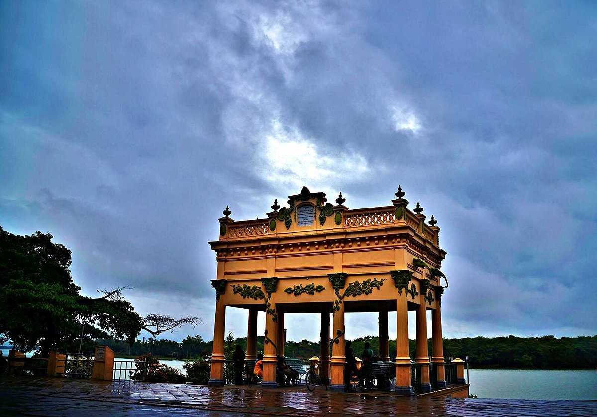 A bustling street in Chandannagar